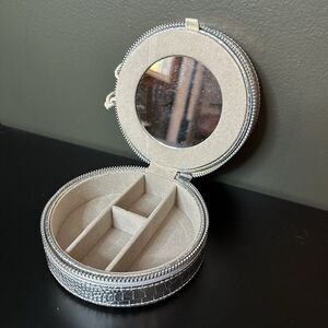 Unbranded‎ Silver Metallic Jewelry Travel Case Box Croc